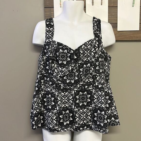 Torrid Black White Lace Print Sweetheart Peplum Top w/ Back Zipper-Size 2=2X - Picture 1 of 16